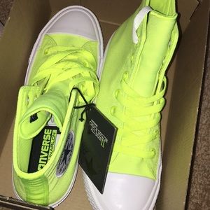 LIME GREEN SUMMER CONVERSE. Price negotiable🤩